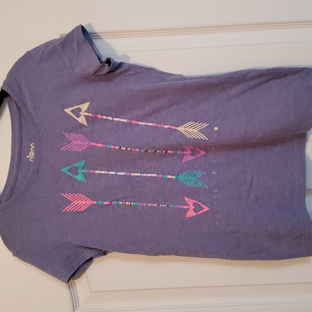 Girls purple tee with arrow design.  Size 14/16